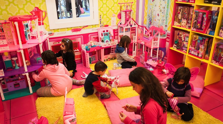 cheapest place to buy barbie dream house