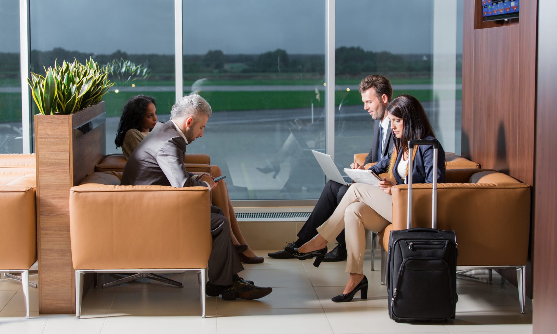 6 Ways to Access American Airlines Admirals Clubs - NerdWallet