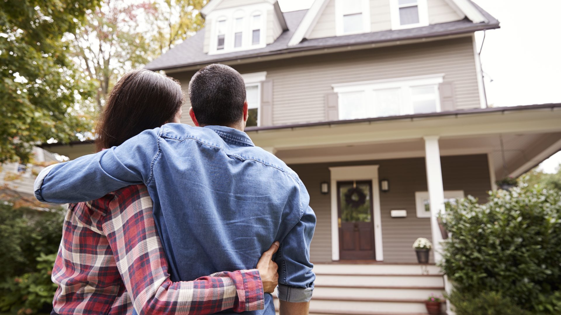 ESSENTIAL ADVICE FOR BUYING YOUR FIRST HOME AND NAVIGATING THROUGH THE  MORTGAGE LOAN PROCESS: ANSWERS TO FIRST-TIME HOME BUYER QUESTIONS AND  CONCERNS IN AN EASY 7-STEP GUIDE TO HOME BUYING: Donnelly, Diana