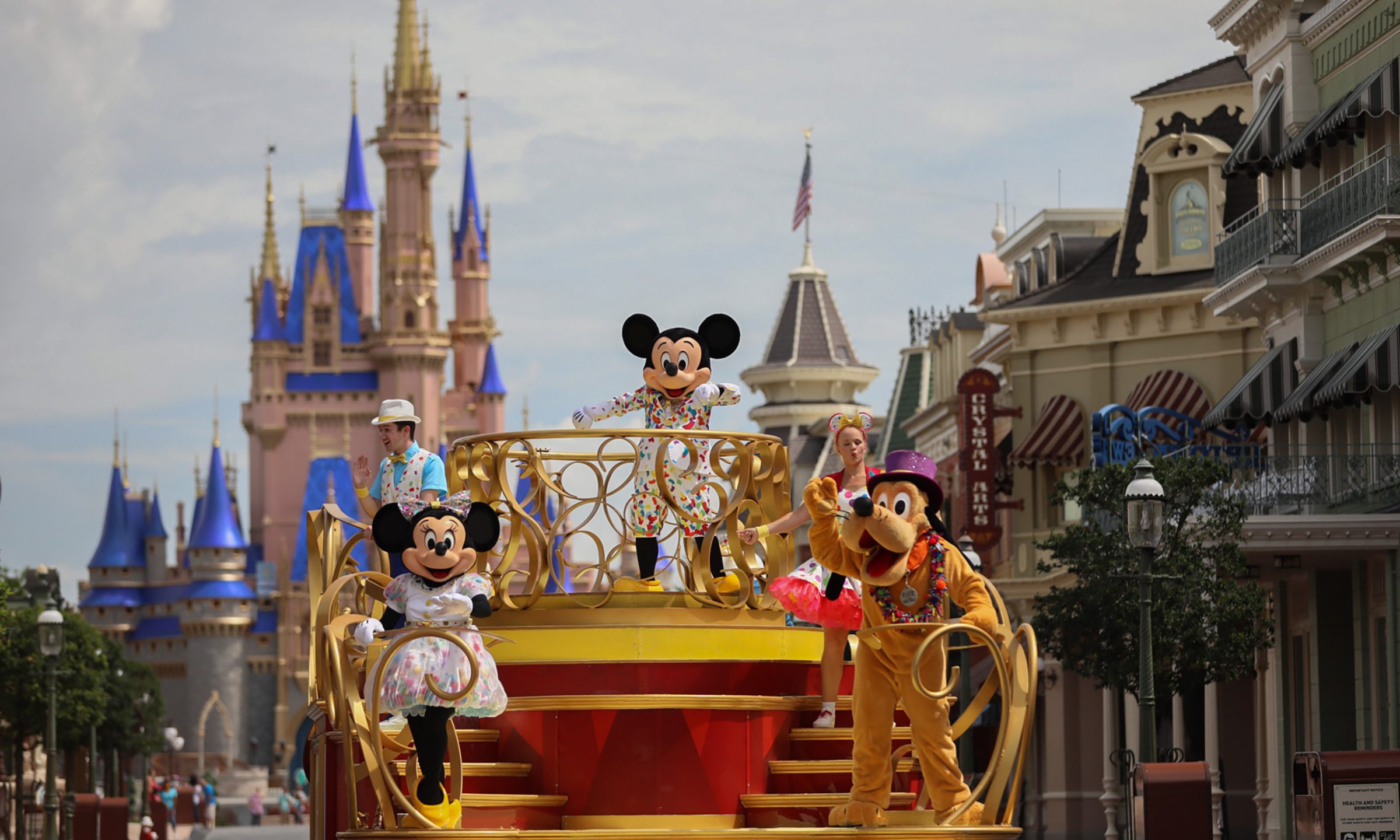 Disneyland Paris: What's it like to work as a character at the world's most  famous theme parks?, The Independent