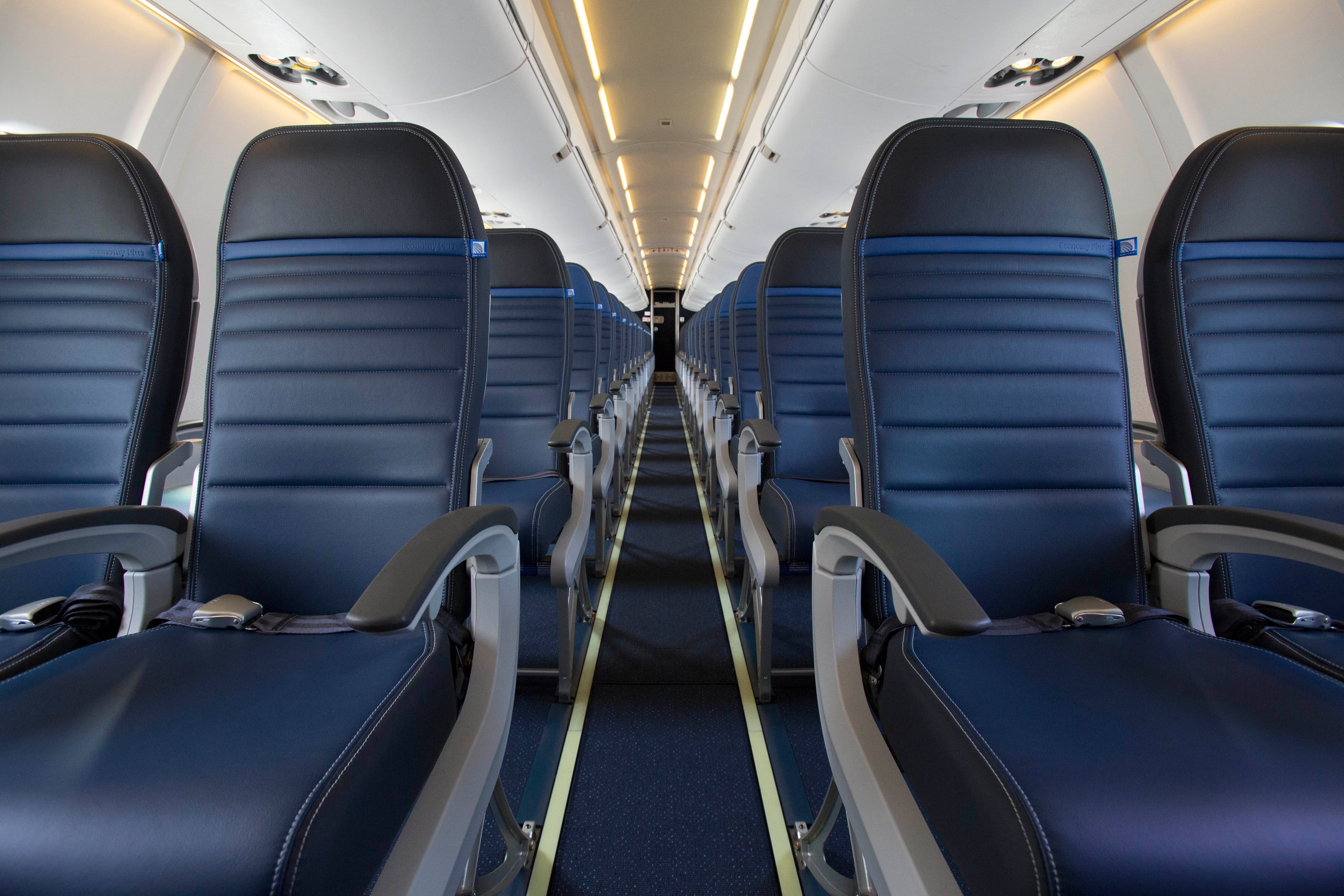 Introducir 83+ imagen coach class united airlines