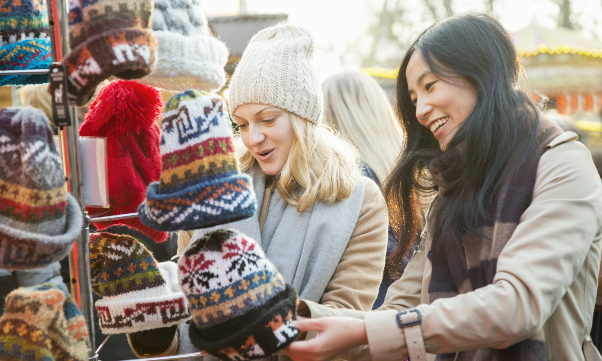 Holidays market. Иностранцы русские привычки. Holiday shop. 4shoppers. Rupee Winter Shopper.