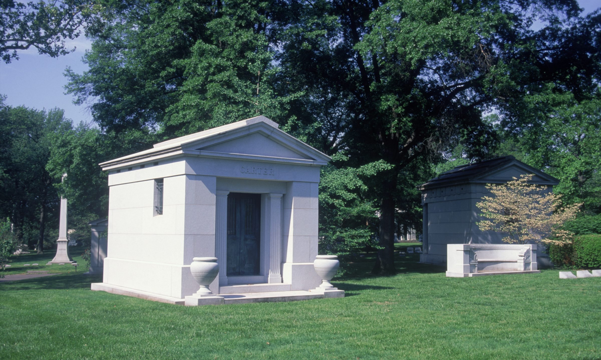 What is a Mausoleum? Purpose, Cost, How to Choose - NerdWallet