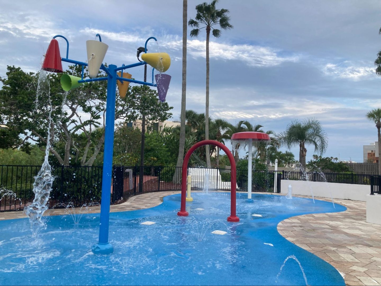 DoubleTree by Hilton at the Entrance to Universal Orlando kids pool splash pad
