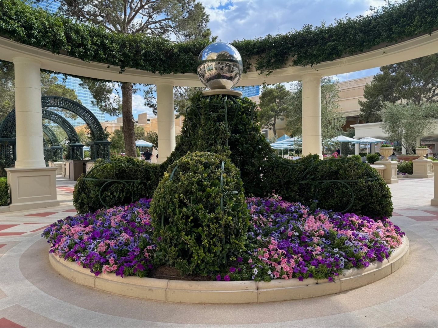 Bellagio Las Vegas Marriott pool courtyard