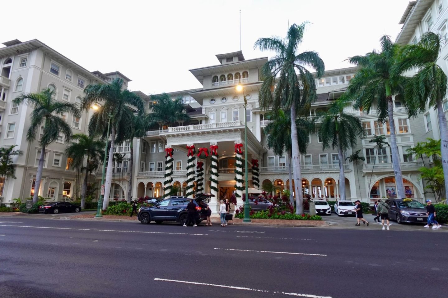 Moana Surfrider, A Westin Resort & Spa review entrance driveway