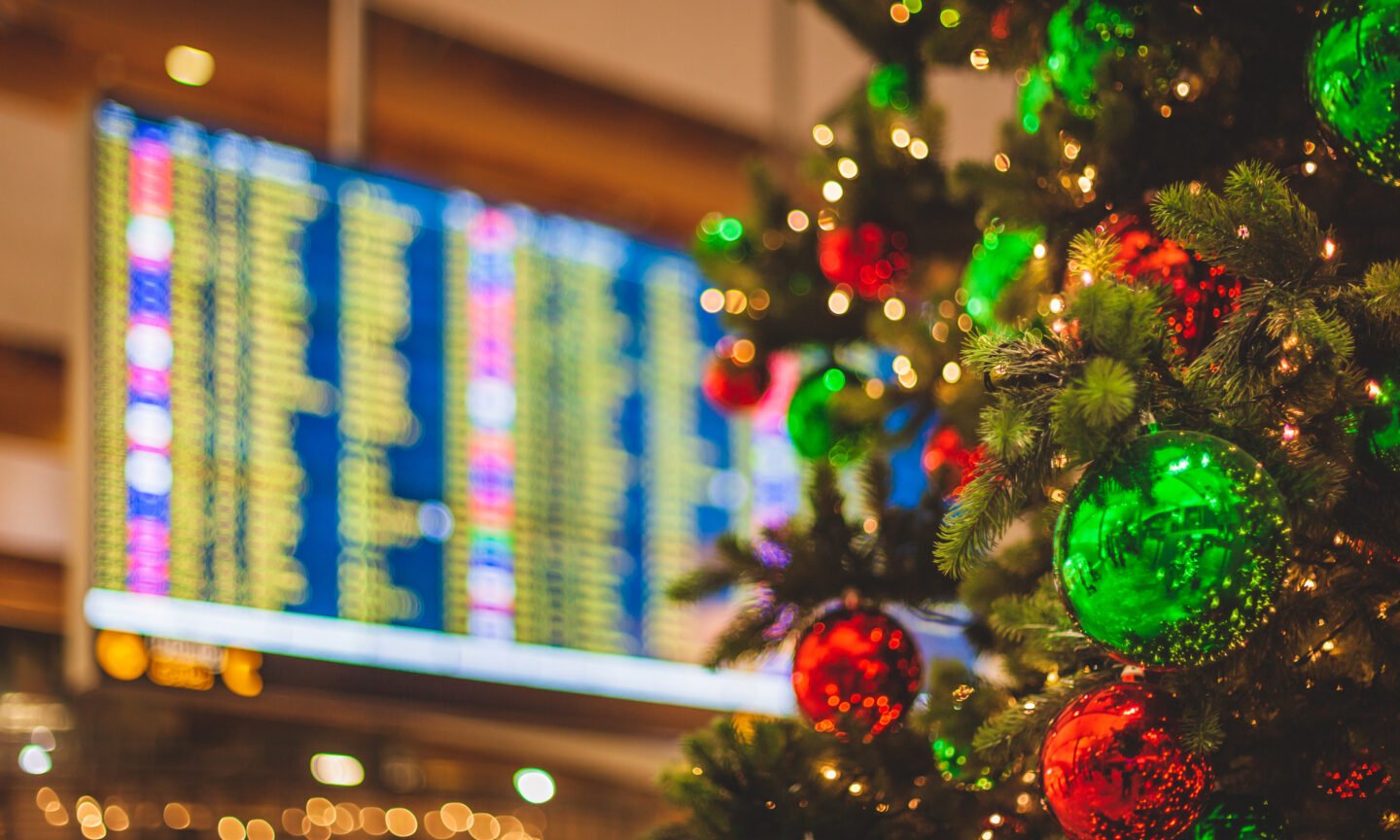 Holiday Airfare Prices Are Down. Why Isn’t Travel Spending? – NerdWallet