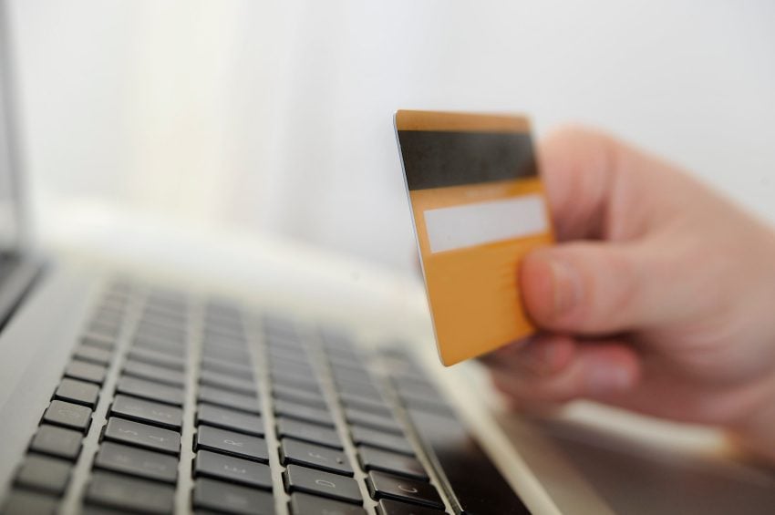 credit-card-or-debit-card-which-is-safer-for-online-purchases-story.jpg?resize\u003d480%2C288