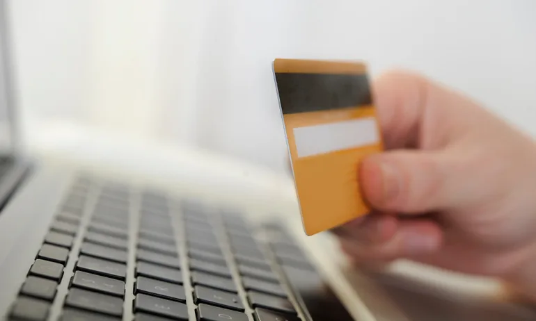 Credit Card vs. Debit Card: Which is Safer Online?