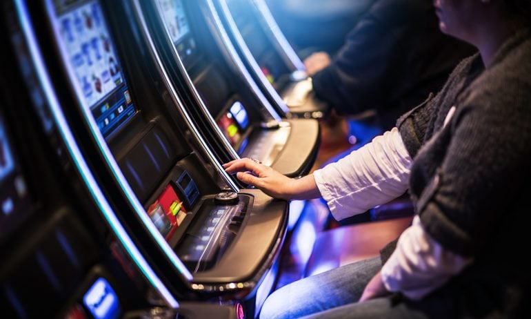 Caesars Rewards vs. M life: Which gaming rewards program is better?