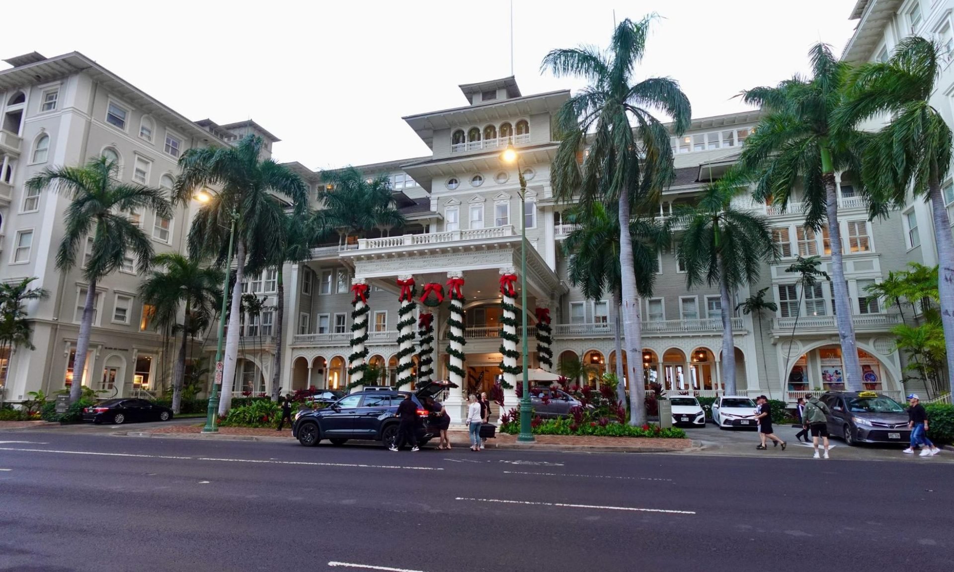 Moana Surfrider, A Westin Resort & Spa review entrance driveway