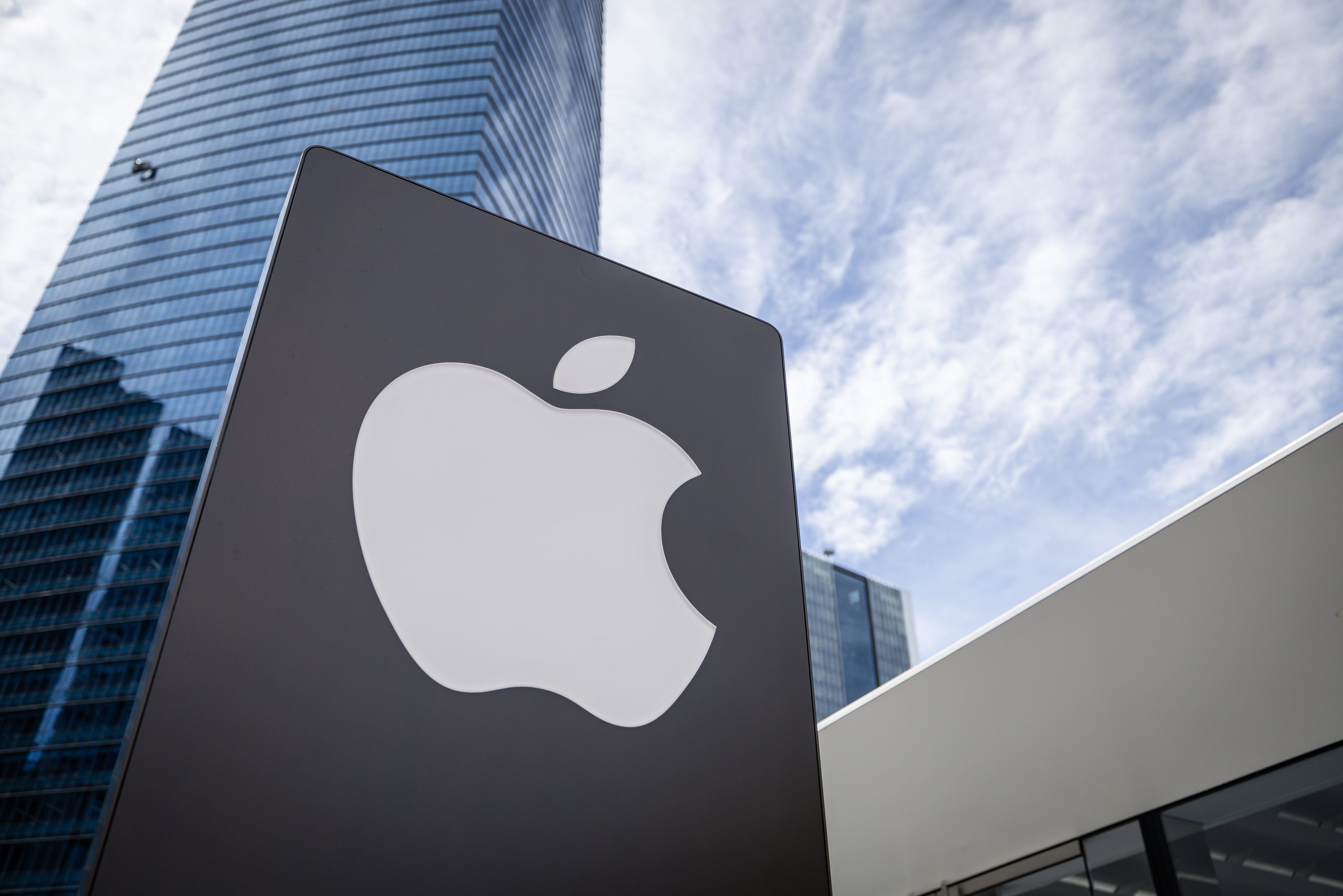 CFPB Fines Apple, Goldman Sachs Over Apple Card ‘Failures’ - NerdWallet